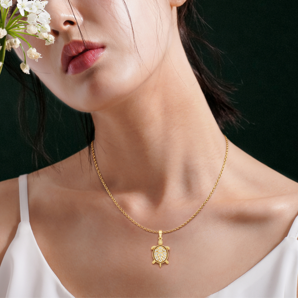 Sea Trot, Tortoise Pendant in 18K Yellow Gold