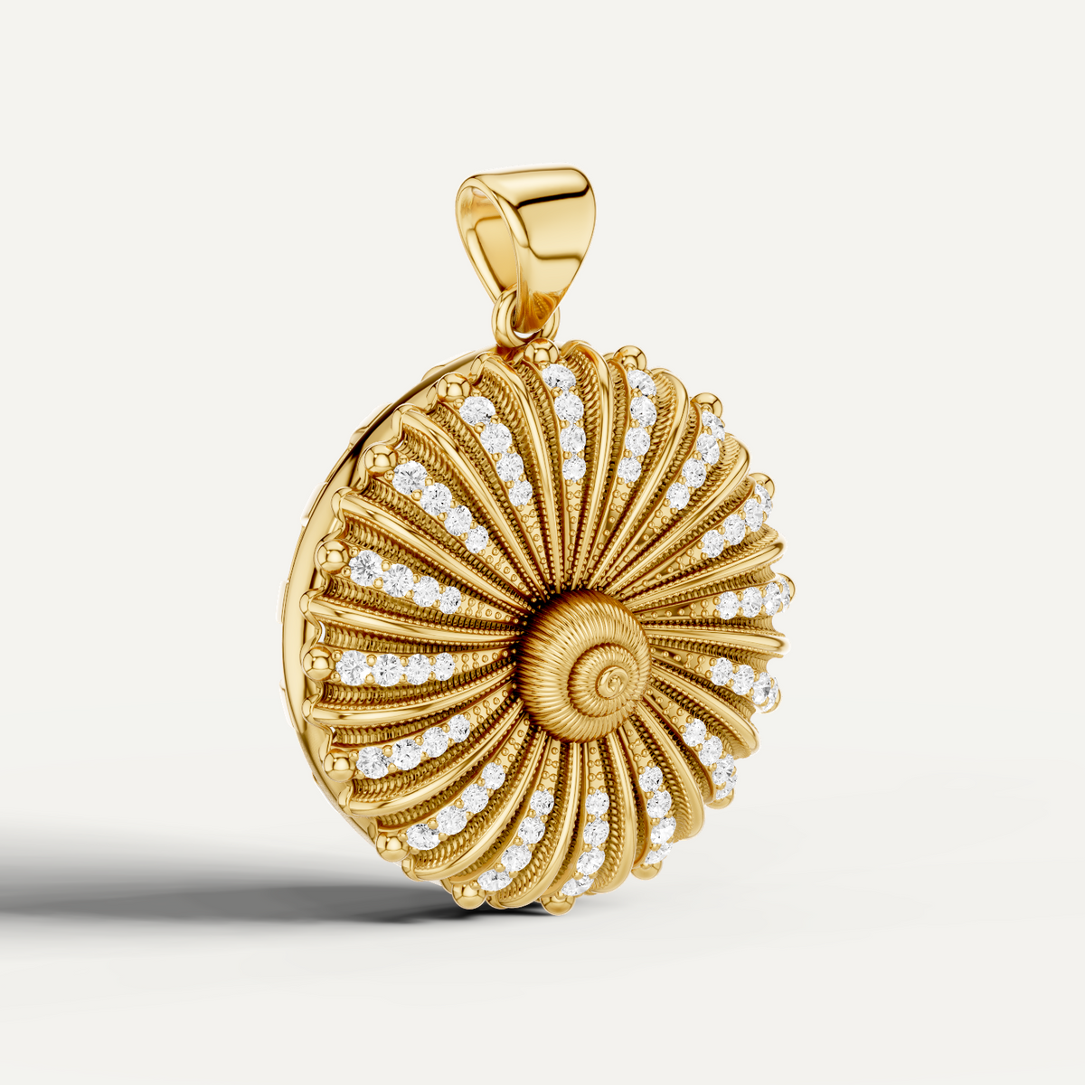 Marbella, Sea Shell Pendant in 18K Yellow Gold